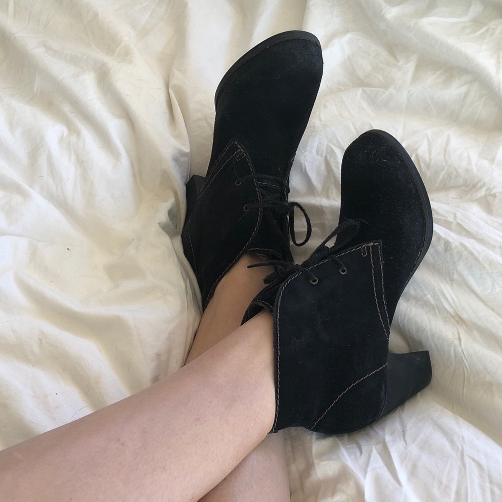 Clark’s black suede heeled booties 8.5
